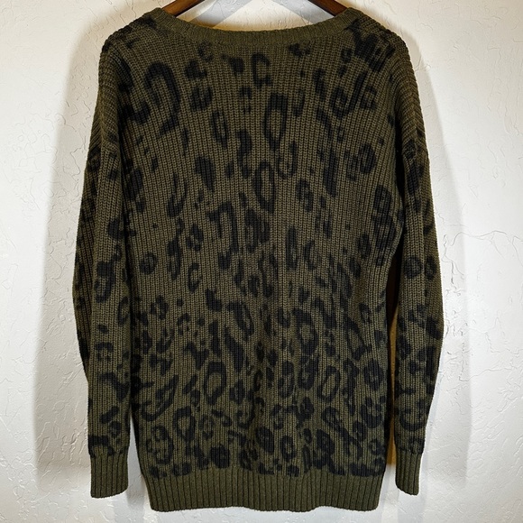 525 America Womens Button Front Leopard Print Cardigan Sweater Green Size Medium - Picture 6 of 9
